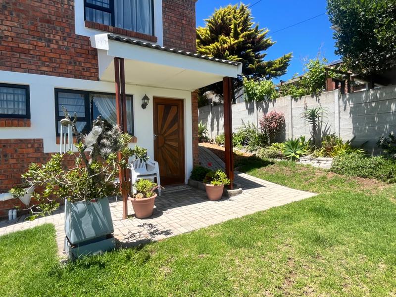 3 Bedroom Property for Sale in Fraaiuitsig Western Cape